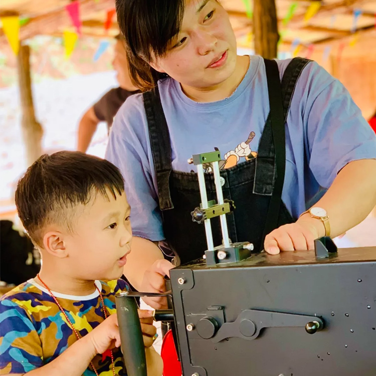 山東泰安方特游樂場項目氣炮射擊體驗館案例_深圳市軍博游藝設備有限公司
