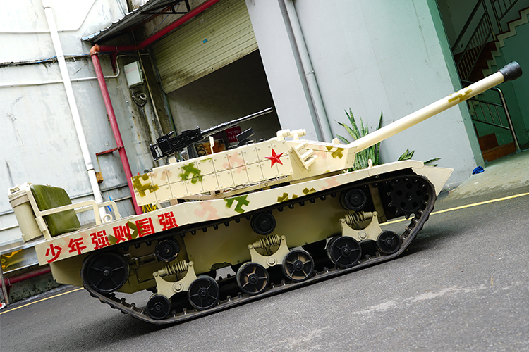 戶外軍事拓展坦克車