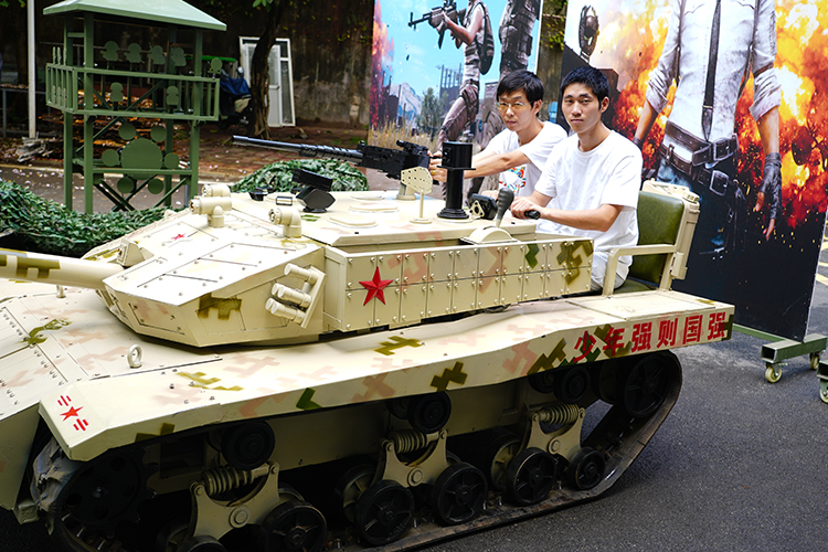 游樂設備坦克車